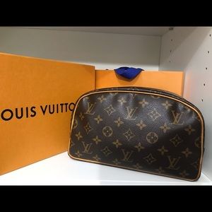 💯Authentic Louis Vuitton Toiletry Bag 25💗